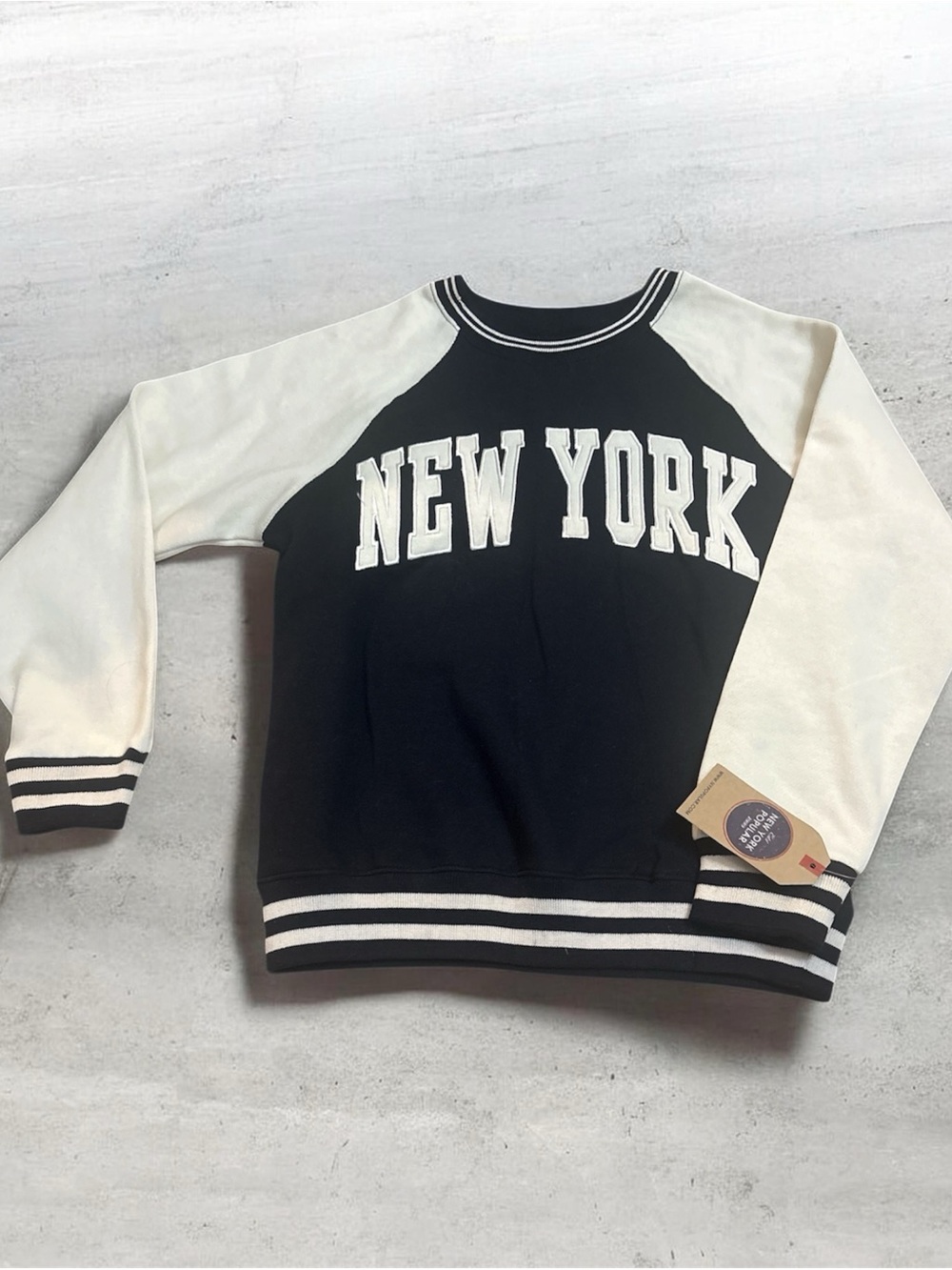NEW YORK Two-Tone Raglan Sweatshirt - Black & Cream